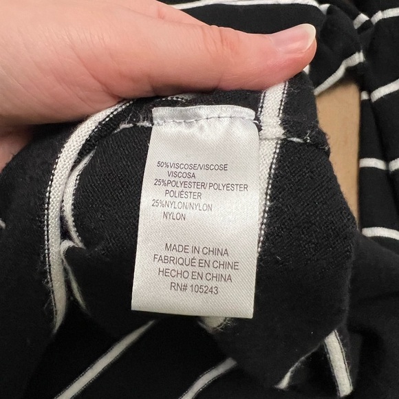 Black and White minimalist Long Sleeve Crew Neck maxi Sweater Dress - Picture 9 of 9